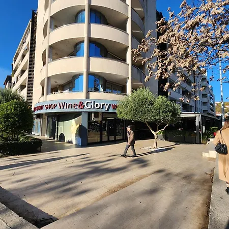 Peaceful Two Bedroom Apartment *