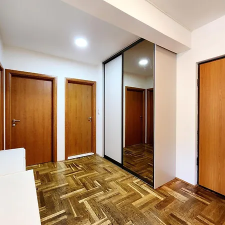 Apartment Peaceful Two Bedroom *