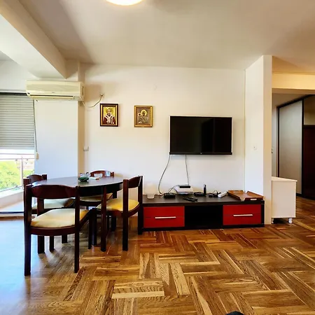 Apartment Peaceful Two Bedroom